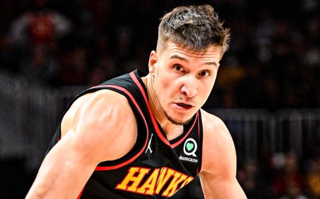 杜兰特：詹姆斯为伟大树立了标杆，我很感激我们的每一次对决（杜兰特：詹姆斯树立了伟大标准，我珍视与他每一次较量）