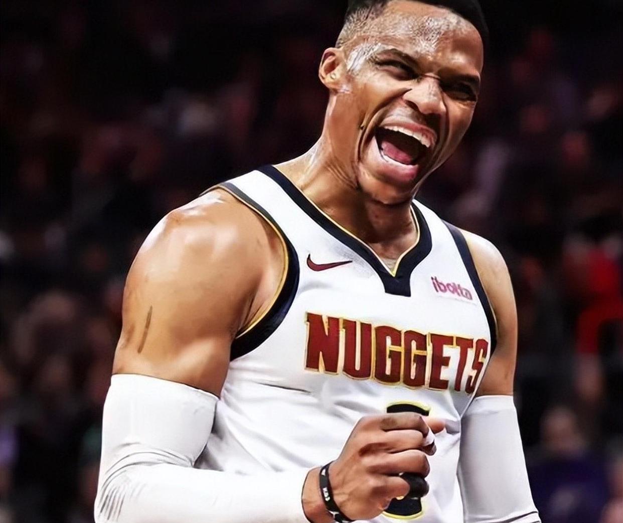 砸地头球破门，梅西打进职业生涯的第896球（头球砸地入网，梅西收获生涯第896球）