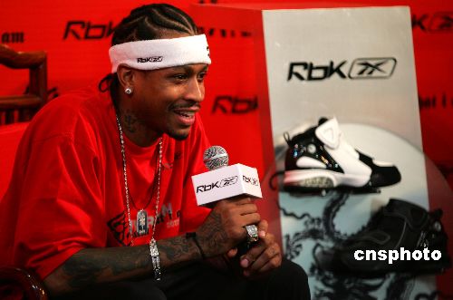 米兰官方欢迎里贝里造访米兰内洛，并发布其与迈尼昂合影（米兰官方晒照：里贝里到访米兰内洛，与迈尼昂合影）