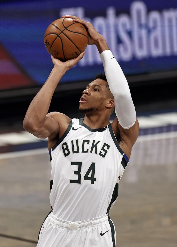 NBA：凯尔特人主场大胜奇才 双探花合砍60分（NBA：绿军主场狂胜奇才，双星合力轰下60分）