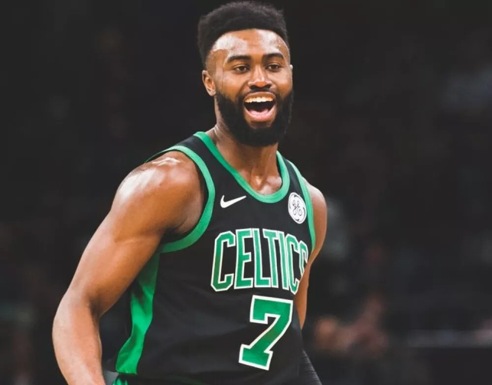 本世纪德甲戴帽数前10：莱万384场16次第1，凯恩76场10次第3（德甲本世纪帽子戏法前十：莱万384战16次领跑，凯恩76战10次位列第三）