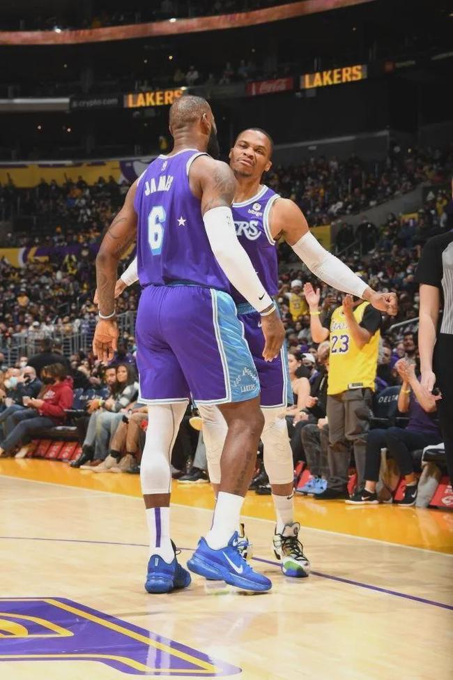 铜梁融媒：U16国足已抵达重庆备战，全力冲刺U17亚洲杯预选赛（铜梁融媒：U16国足抵渝集结备训，剑指U17亚洲杯预选赛）