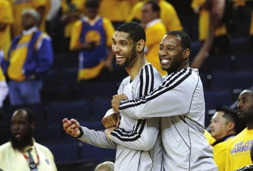 非洲杯对抗激烈精彩不断（非洲杯鏖战正酣，精彩连连）