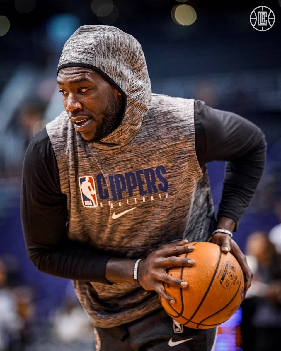 火力全开！弗拉格半场10中9，轰22+4+4填满数据栏（手感火热！弗拉格半场10投9中，砍下22分4篮板4助攻数据爆棚）