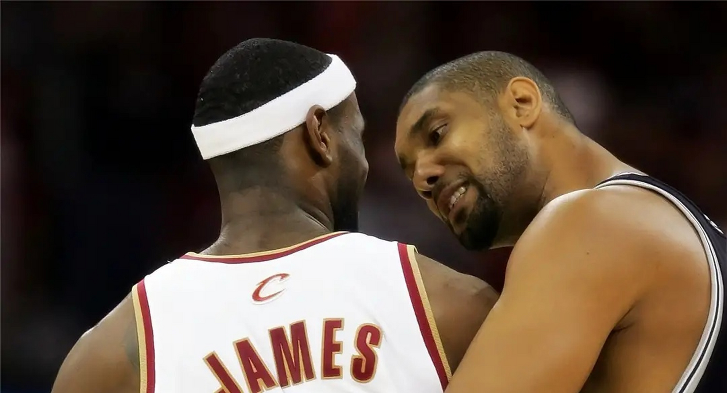 约基奇创NBA历史，两度斩获55+三双（约基奇缔造NBA里程碑，两次完成55+三双壮举）