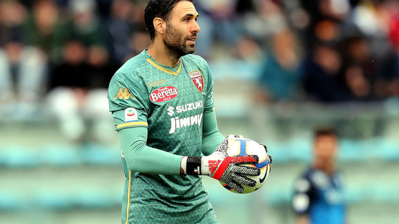 记者：拜仁考虑通过引进巴莱巴以顶替去向未明的格雷茨卡（记者：格雷茨卡去向未定，拜仁或引进巴莱巴填补空缺）