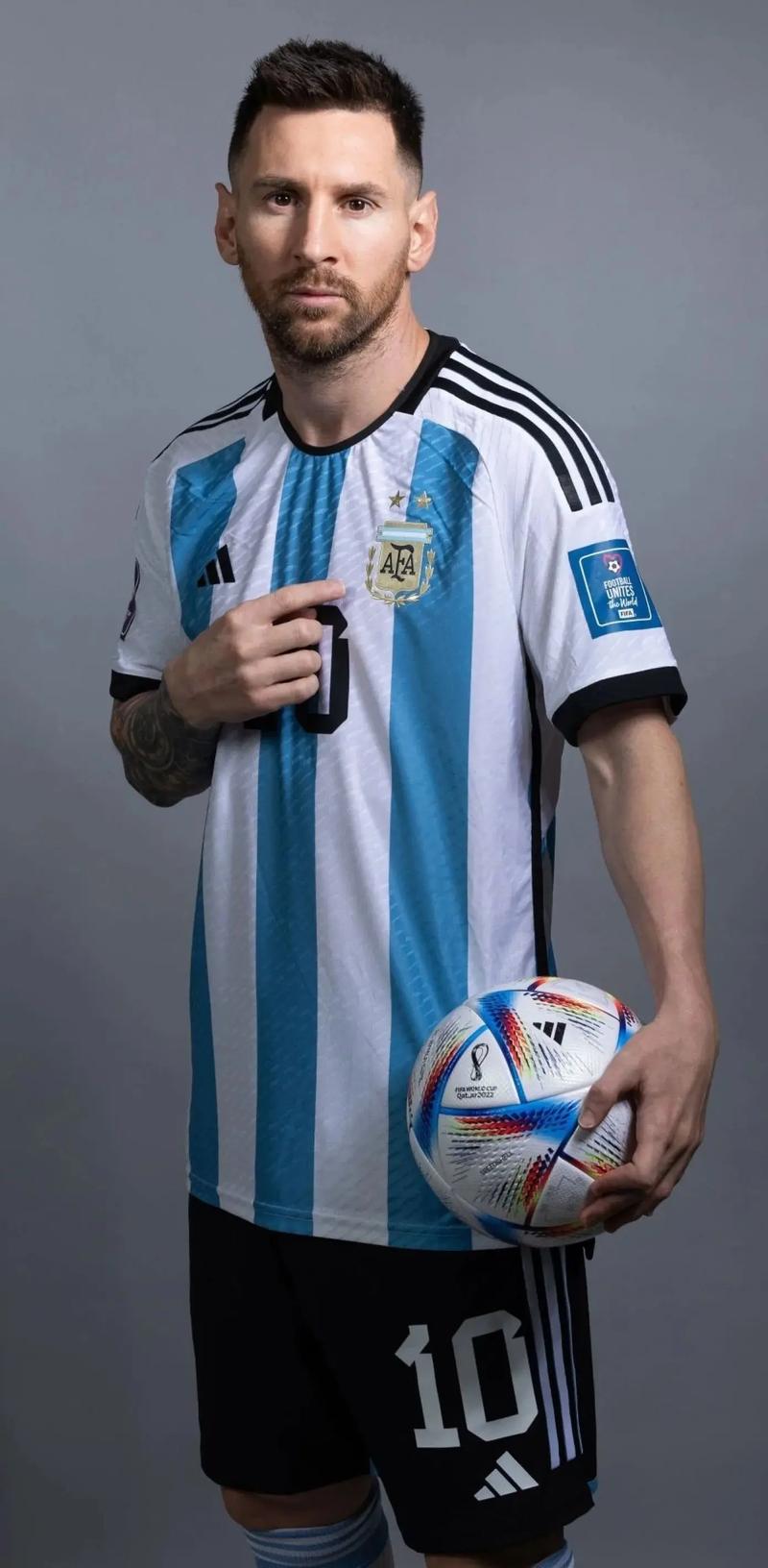 罗马诺：尤文知道三家英超俱乐部联系了道路，球员希望转会（罗马诺：尤文知悉三家英超队已与道路接触，球员有意转会）