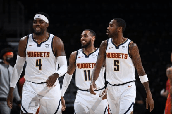 足球中超队长带伤上阵，拼劲获赞（中超队长带伤出战，拼搏精神获好评）