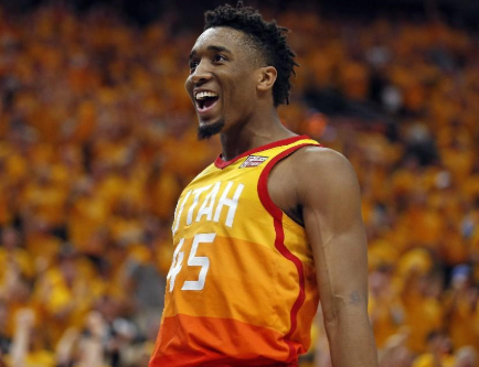 西海岸投资人：盼邵佳一到国足坚持自己打法，球迷要包容他（西海岸投资者：希望邵佳一进入国足并坚持个人风格，呼吁球迷更多包容）