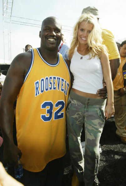 篮网半场获得20次罚球，托马斯轰19分紧咬比分（篮网半场获20次罚球，托马斯砍下19分紧追不舍）