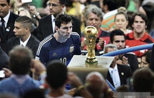 雷速体育12月7日讯 NBA常规赛继续进行，老鹰客场131-116战胜奇才。（雷速体育12月7日讯：NBA常规赛，老鹰客场以131-116击败奇才）