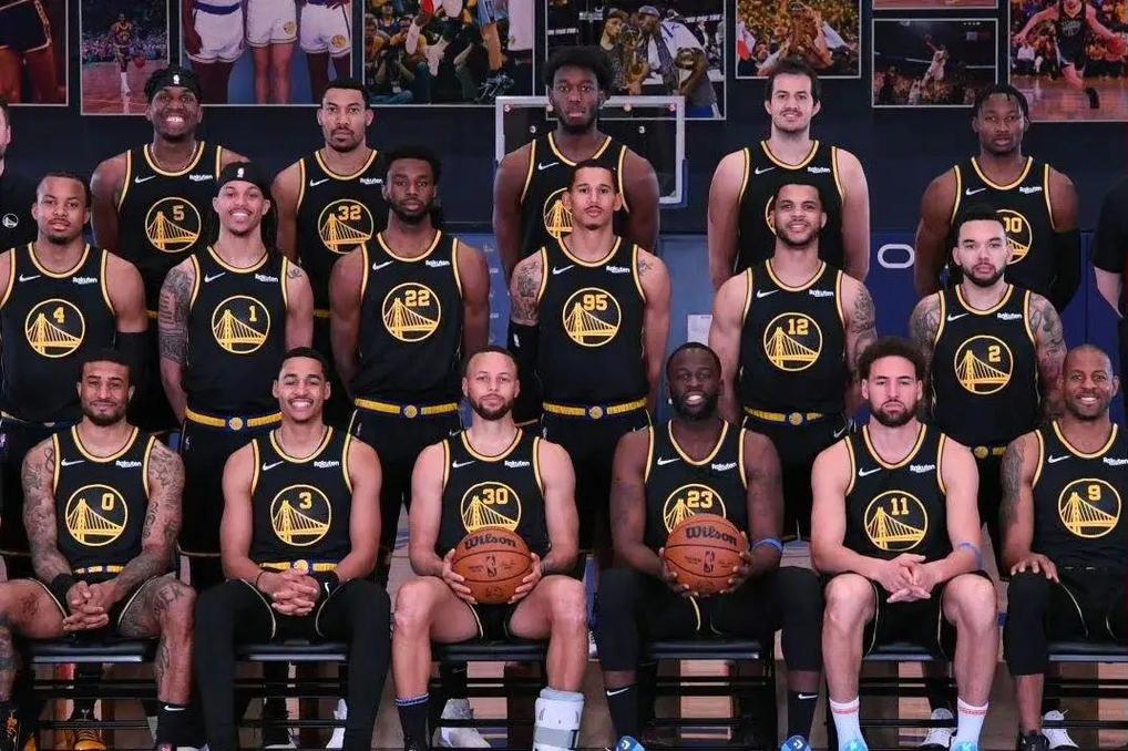 云南玉昆官方：与队长赵宇豪、中国香港球员徐宏杰完成续约（云南玉昆官宣与队长赵宇豪、中国香港球员徐宏杰续约）