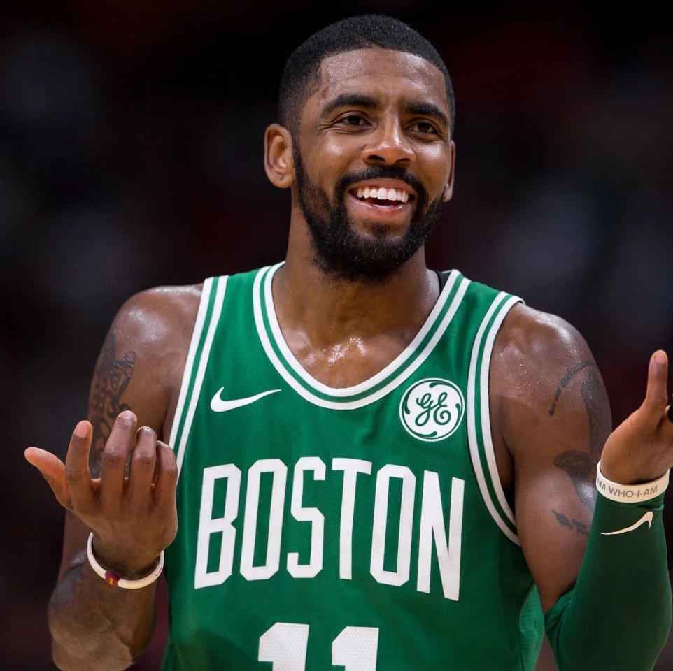 内马尔膝盖手术由曾效力上海海港的爱德华多主刀（前上海海港球员爱德华多为内马尔进行膝盖手术）