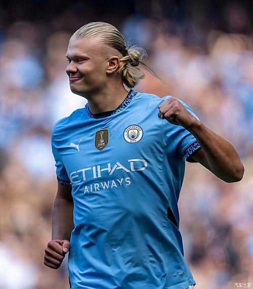 常州举办足球音乐晚会，黄紫昌夫妇甜蜜献唱《小酒窝》（常州上演足球音乐之夜，黄紫昌携妻深情合唱《小酒窝）