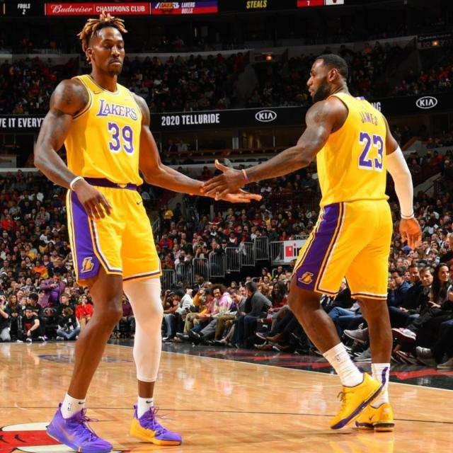 NBA：勇士险胜小牛 库里关键三分救主（NBA：勇士惊险击败小牛 库里关键三分力挽狂澜）