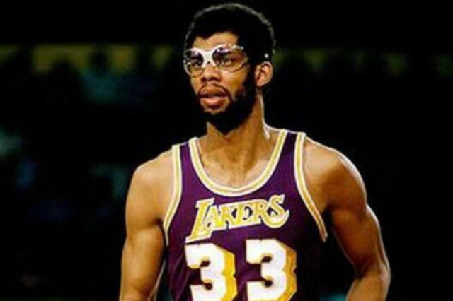 雷迪克暴怒批全队烂透！拉拉维亚曝内部已出裂痕 湖记：该全面重建（雷迪克怒批球队糟糕至极，拉拉维亚曝更衣室已现裂痕，湖人记者：应彻底重建）