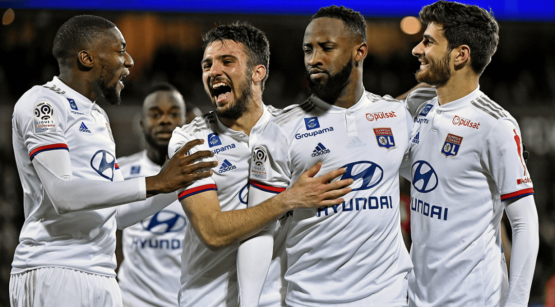 欧联杯-B费绝杀马奎尔失误 曼联2-1格拉斯哥流浪（欧联杯：B费补时绝杀，马奎尔失误，曼联2-1击败格拉斯哥流浪者）