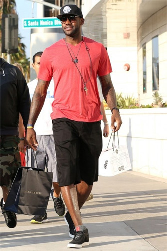 意甲争冠三强逐渐拉开差距（意甲争冠三强差距逐步扩大）